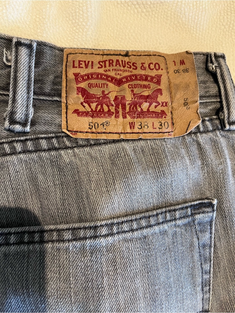 Levi's Men's Gray Jeans - Classic Denim